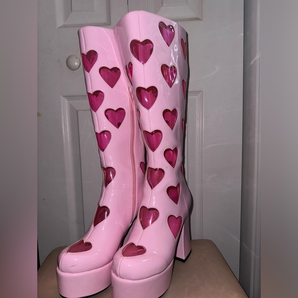 Purchased from dolls kill. Worn once , brand new size 6 women’s